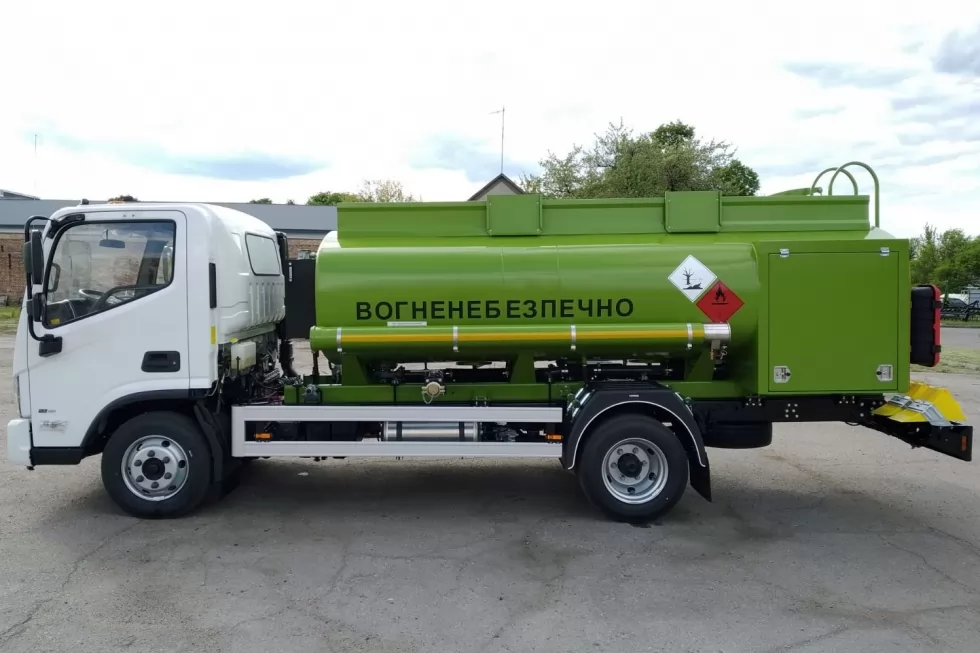 Сделан очередной автотопливозаправщик на азиатском шасси, фото 2