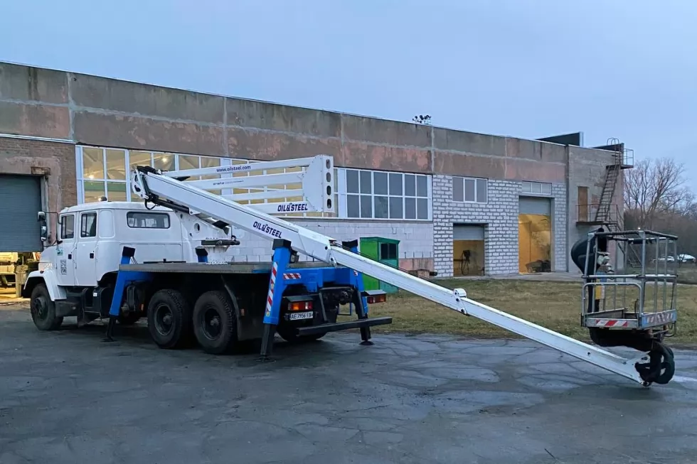 Отремонтирован итальянский автогидроподъемник Oil & Steel Snake 2815 на базе КрАЗ-65053, фото 2