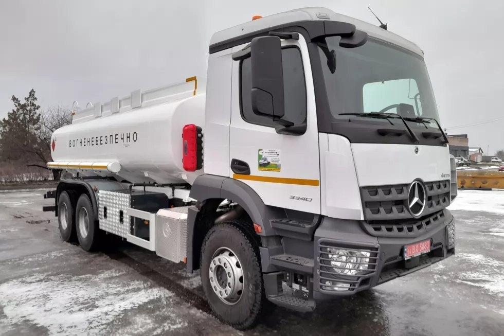 Изготовлен мощный бензовоз на базе Mercedes Benz Arocs, фото 2