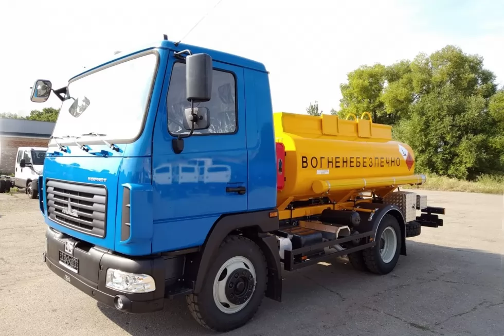 Изготовлен новый бензовоз с дополнительным ящиком для хранения шланга  , фото 6