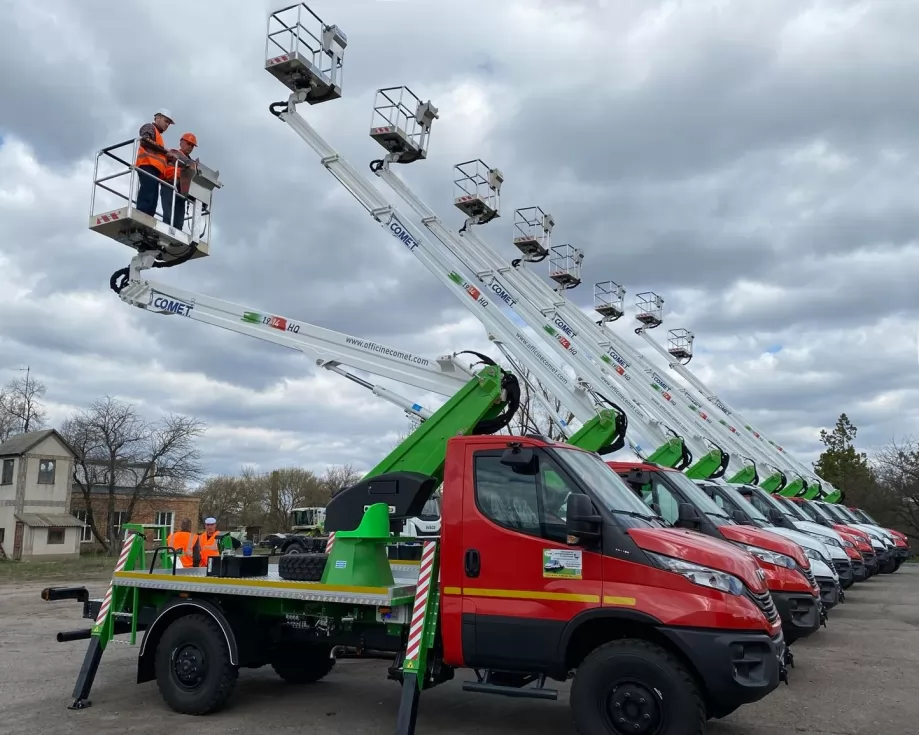 Харьковские энергетики получили очередную партию автовышек на полноприводном шасси, фото 16