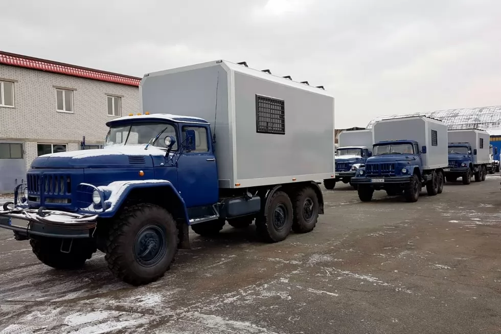Пять автомобилей ЗИЛ-131 с большим пробегом обзавелись новыми вахтовыми фургонами, фото 11