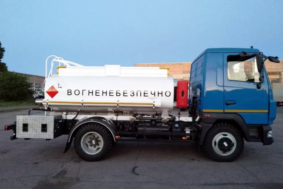 Очередной топливозаправщик МАЗ с 1-секционной цистерной 5,5 м <sup loading=