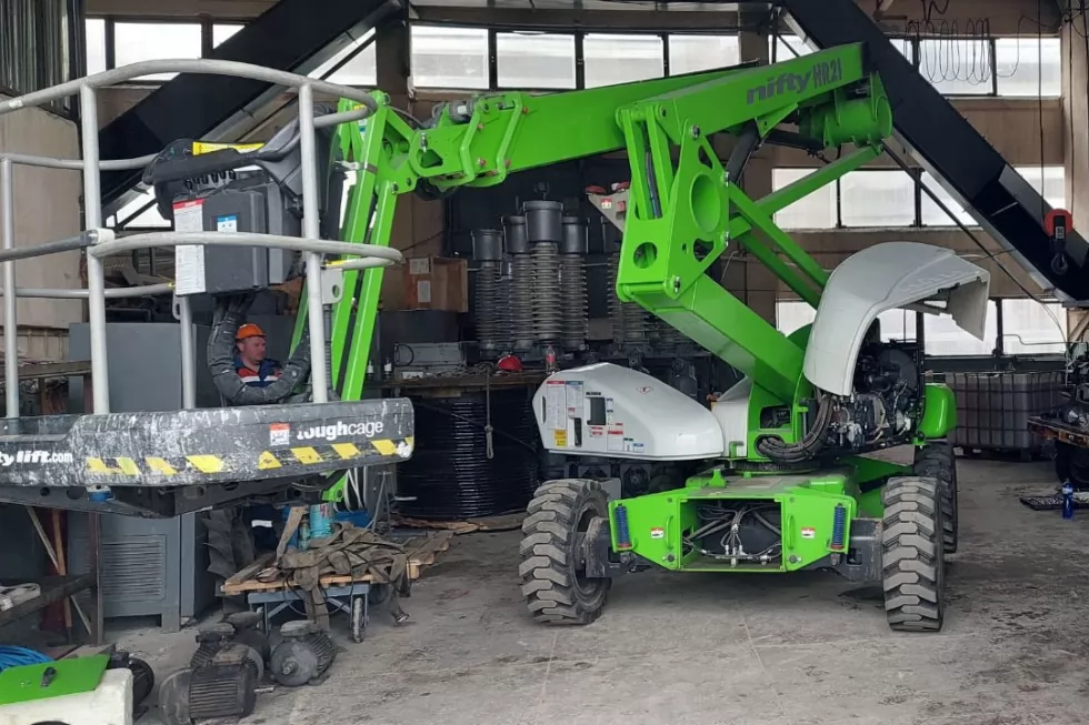 Выполнен выездной сервис самоходного подъемника NIFTYLIFT HR21 4x4, фото 4