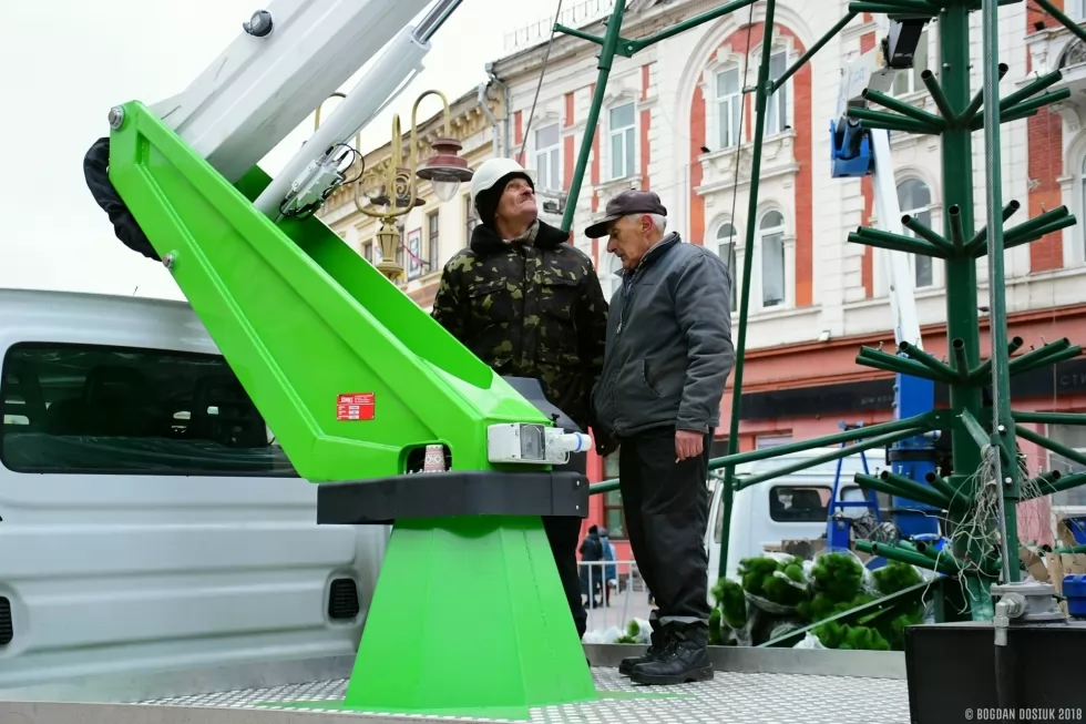 Украинские города готовятся к новогодним праздникам с помощью спецтехники Техкомплект, фото 9