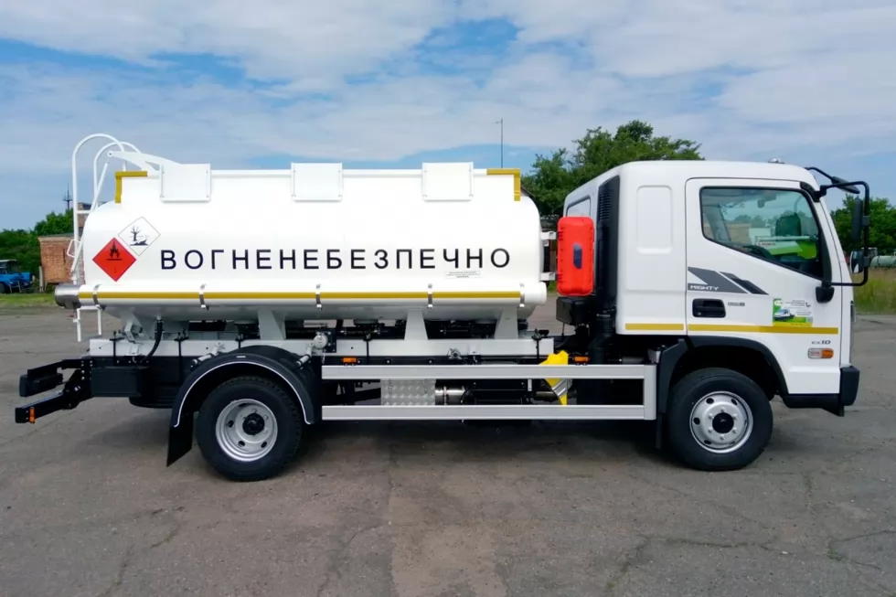 Изготовлен первый автотопливозаправщик Техкомплект на шасси Hyundai, фото 1