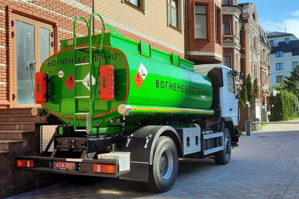 Агропредприятие Донецкой области приобрело фирменные автотопливозаправщик и самосвал, фото 14