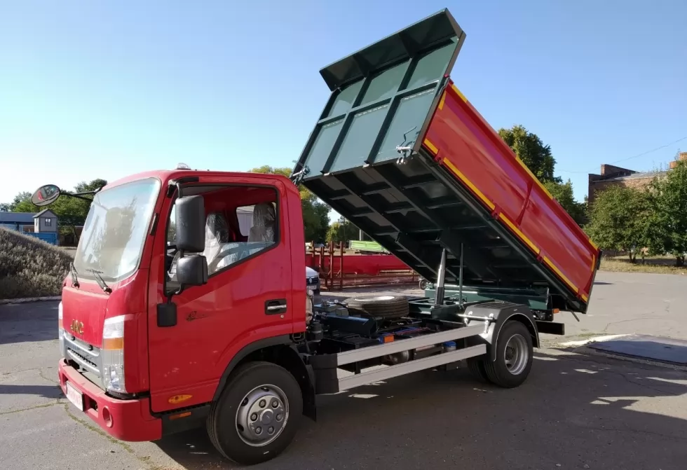 самосвал jac
