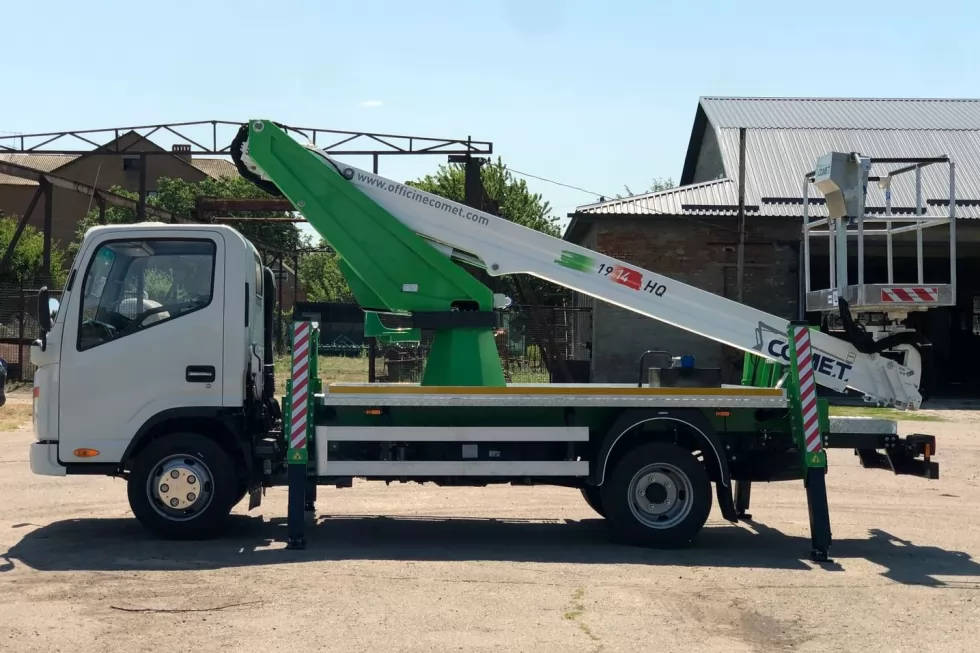 На Заводе спецтехники Техкомплект впервые использовали шасси JAC для монтажа автовышки Comet, фото 11