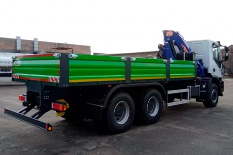 Бортовая платформа IVECO TRAKKER AD380T41 с КМУ PM едет в Донецкую область