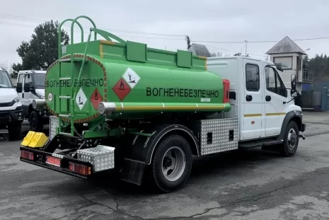 Частная компания из Старобельска приобрела новый автотопливозаправщик на базе HDC