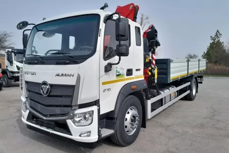 Изготовлена новая бортовая платформа с краном-манипулятором на базе FOTON Auman