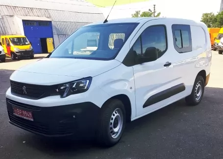 Для коммунальщиков Волыни сделали специализацию автомобиля Peugeot Partner