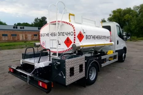 Готовятся к отгрузке два автотопозаправщика APZ-4.0 на IVECO Daily 70c16