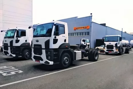 Техкомплект получил очередную партию Ford Trucks 1833 DC для застройки автоцистернами