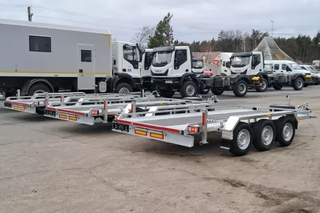 Изготовлена партия новых прицепов для перевозки легкой строительной техники