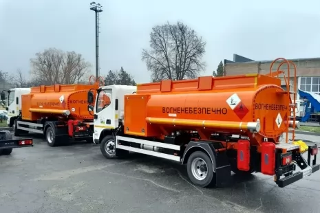 Два новых топливозаправщика APZ-5.0 на FOTON пополнят автопарк покупателя нашего дилера