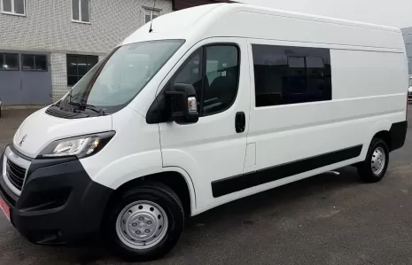 Грузопассажирский автомобиль Peugeot BOXER отправился к своему покупателю