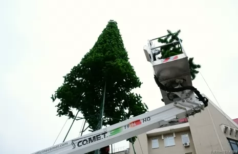 Украинские города готовятся к новогодним праздникам с помощью спецтехники Техкомплект