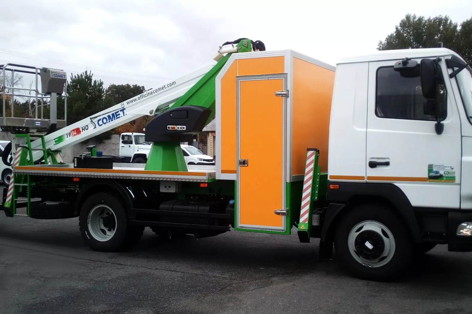 грузова спецтехника - автовышки