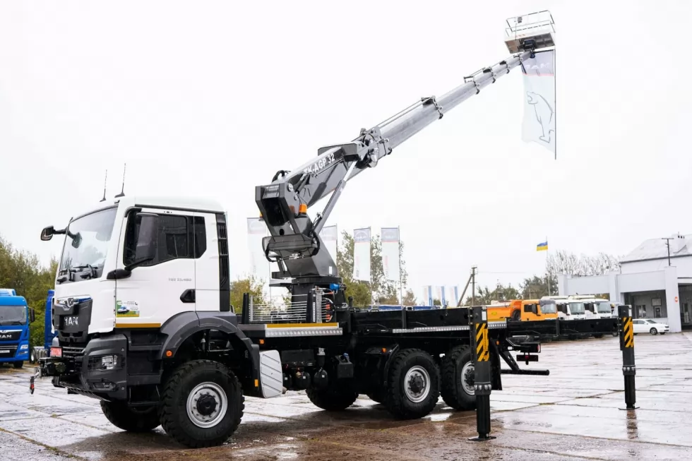 Корейська автовишка 32 м на MAN TGS 33.480 6x6 приймає участь у виставці нашого партнера, фото 5