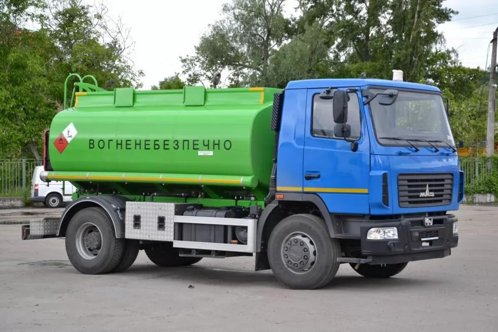 Чергова партія паливозаправників вирушає до свого покупця, фото 1