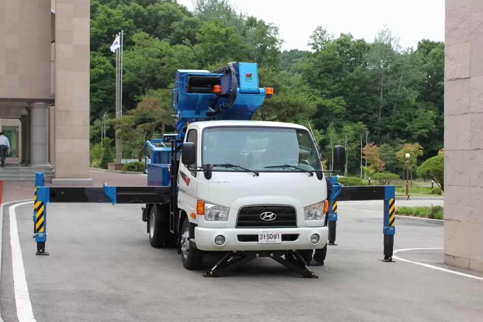 Автогідропідйомники DASAN в Україні - збирання та монтаж на шасі роблять на виробництві Техкомплект, фото 27