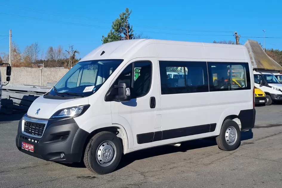 На базі PEUGEOT BOXER зроблено нову спецавтівку для перевезення осіб з обмеженими можливостями, фото 3