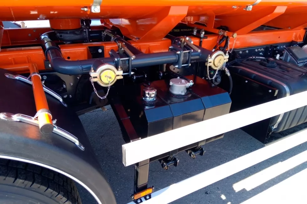 ДК АВТОСТРАДА придбала ще один новий автопаливозаправник на базі IVECO Eurocargo, фото 9