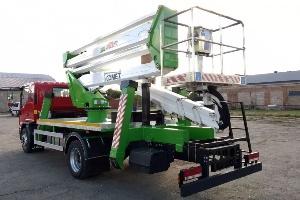 Зроблено нову 28-метрову автовишку Comet на базі JAC N120, фото 2