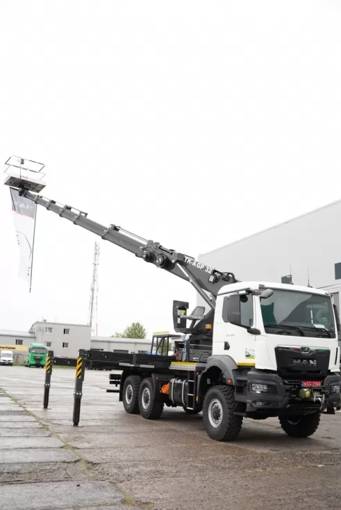 Корейська автовишка 32 м на MAN TGS 33.480 6x6 приймає участь у виставці нашого партнера, фото 1