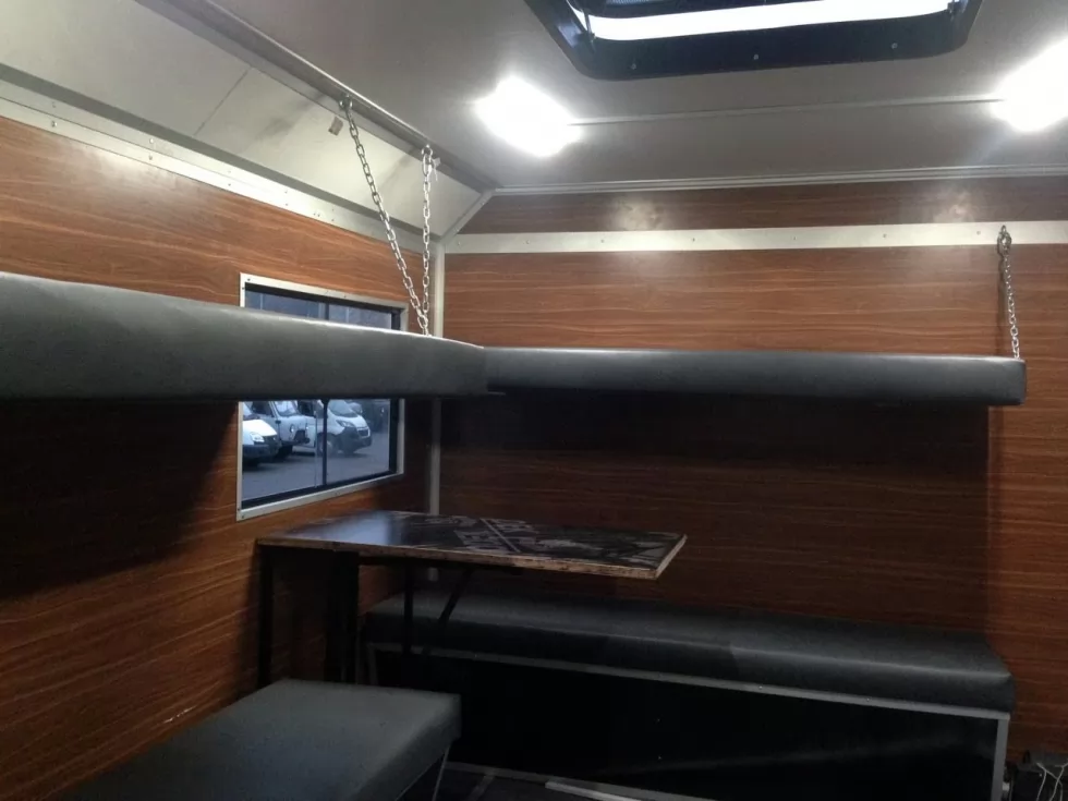 Будинок на колесах - Техкомплект випустив бригадні автомобілі з житловим комплексом, фото 8