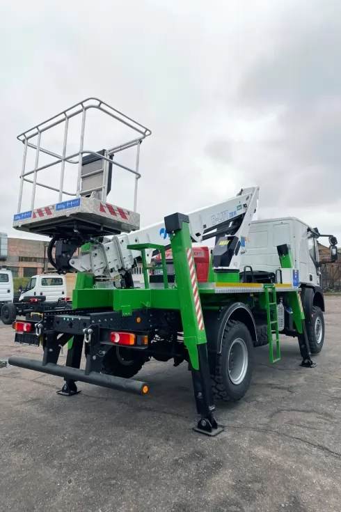 Виготовлено три 22-метрові італійські автовишки на повнопривідному шасі IVECO Eurocargo, фото 5