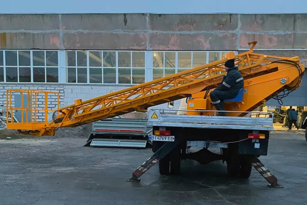 У сервісному центрі Техкомплект відремонтували 17-метрову автовежу, фото 6