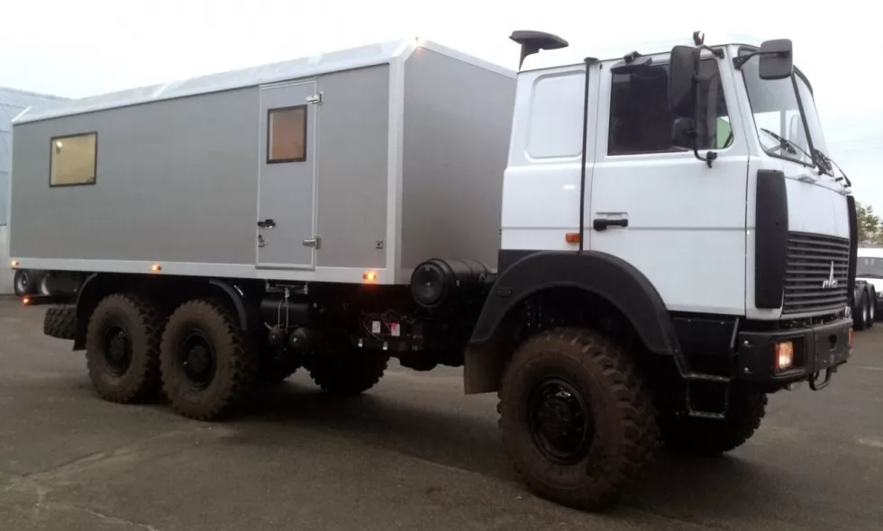 Будинок на колесах - Техкомплект випустив бригадні автомобілі з житловим комплексом, фото 3