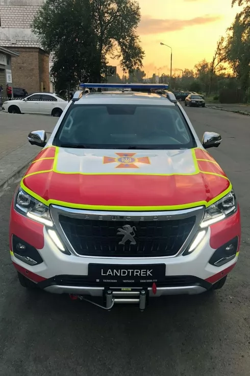 Українські рятувальники з ДСНС отримали партію нових пікапів Peugeot Landtrek, фото 9