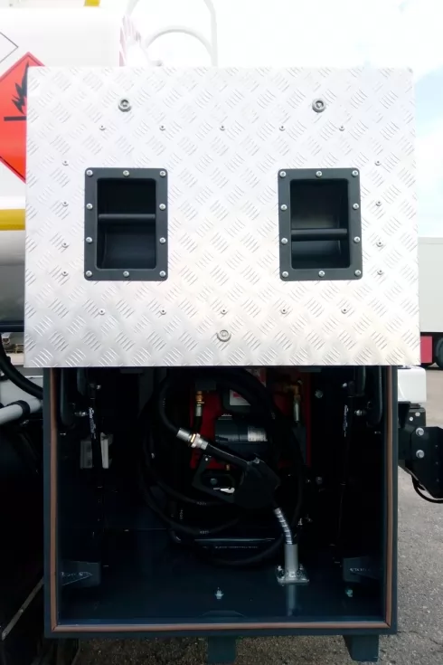 Готуються до відвантаження два автопаливозаправники APZ-4.0 на IVECO Daily 70c16, фото 9