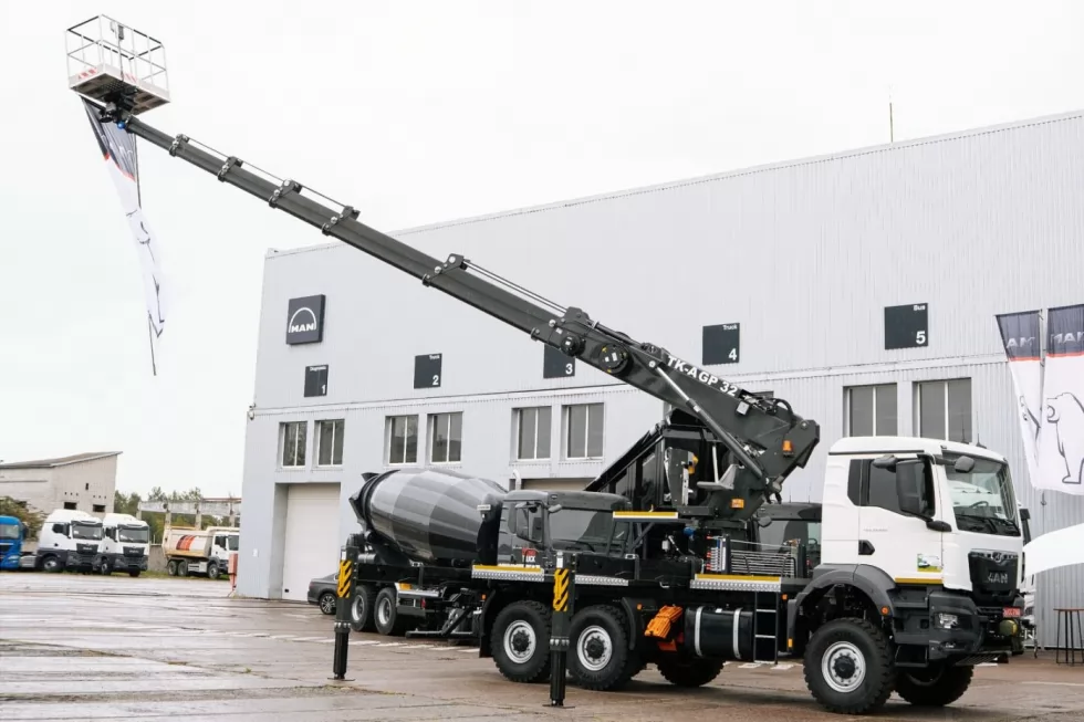Корейська автовишка 32 м на MAN TGS 33.480 6x6 приймає участь у виставці нашого партнера, фото 4