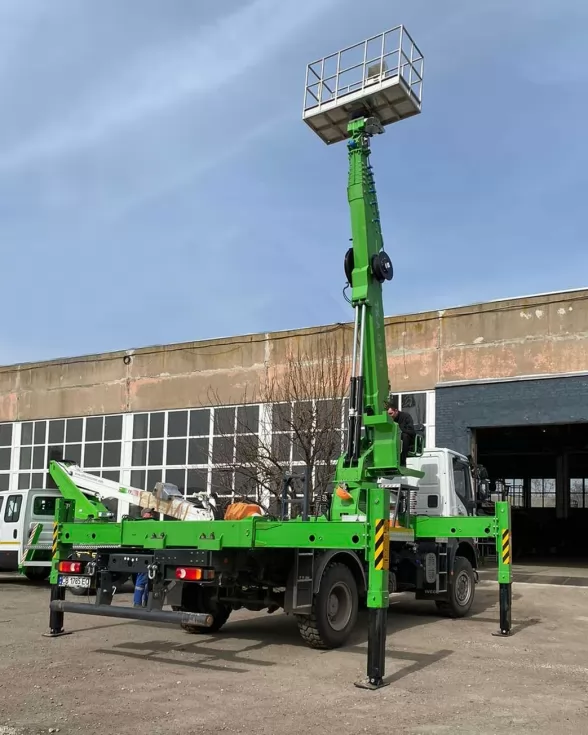 Виконано складний ремонт стріли в корейській автовишці з висотою 30 м, фото 5