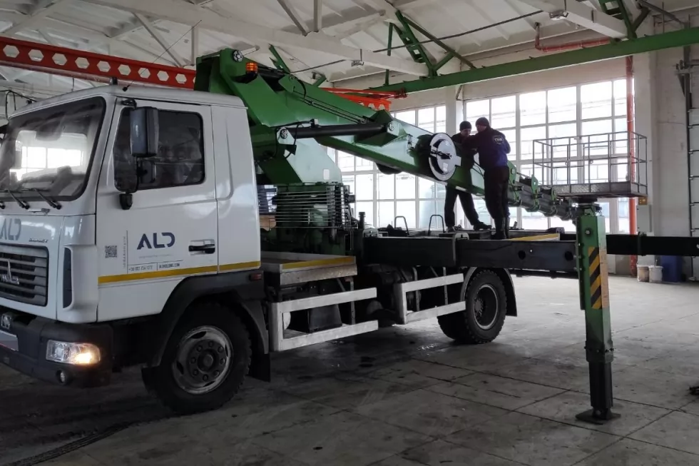 У СЦ Техкомплект взяли на техобслуговування 34-метровий автогідропідіймач SKYMAN, фото 4