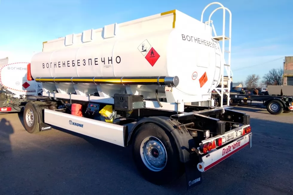 Техкомплект виготовив автопоїзд з автоцистернами 15,5 та 14 м <sup loading=