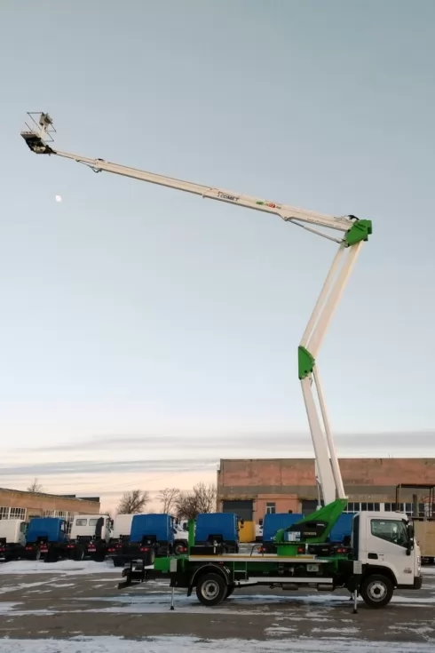 Вантажне шасі Hyundai EX8 - нова модель базового шасі для монтажу автовишок Comet, фото 4