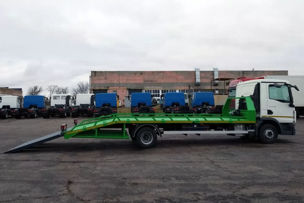 На базі MAN TGL 12.190 4x2 BL CH виготовили новий евакуатор з висувними апарелями, фото 14