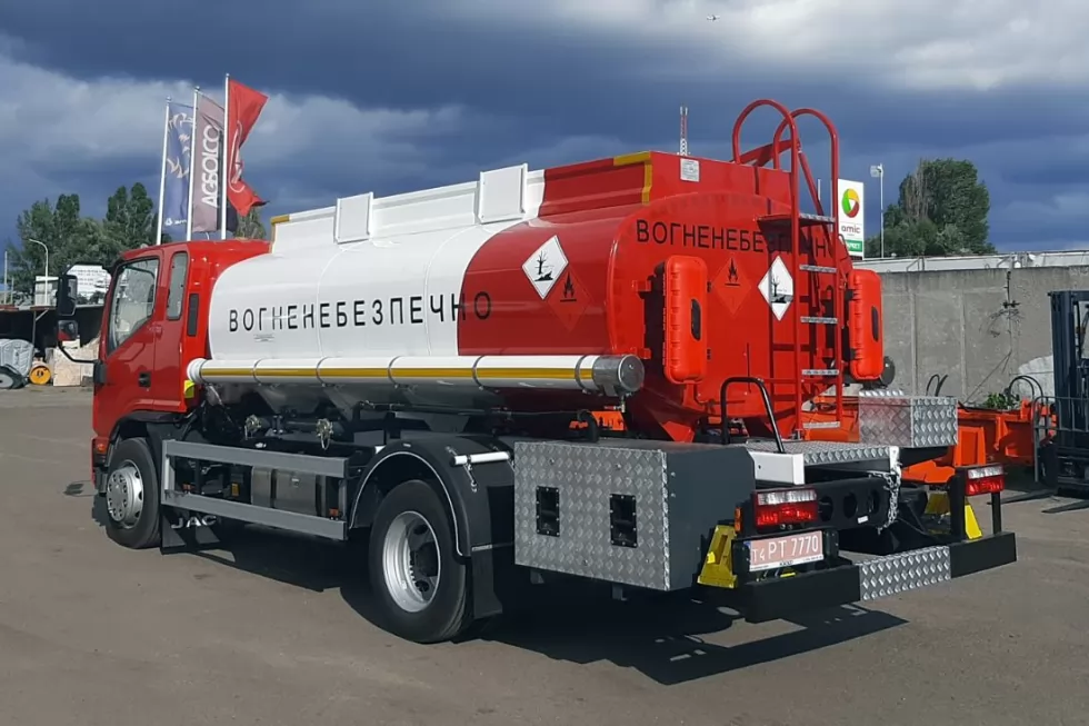 Черговий 8-кубовий автопаливозаправник на базі JAC N120 відправляється до клієнта нашого дилера, фото 9