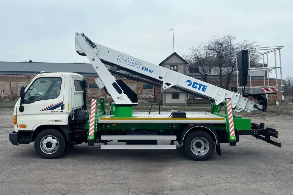 Виготовлено нову італійську автовишку на базі Hyundai HD78, фото 4