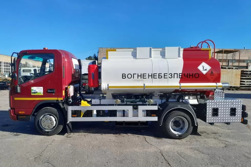 Готується до відвантаження автопаливозаправник на новій модифікації шасі JAC, фото 2