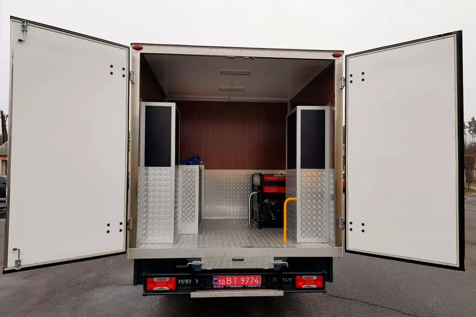 На базі IVECO Daily виготовлено нову аварійно-ремонтну майстерню, фото 9