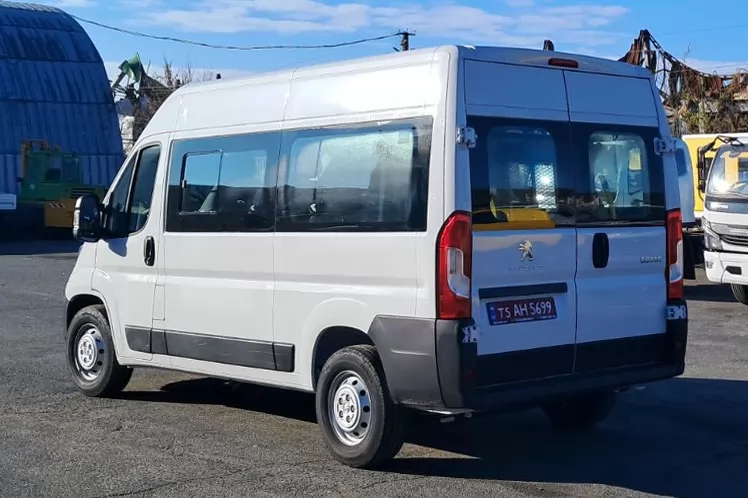 На базі PEUGEOT BOXER зроблено нову спецавтівку для перевезення осіб з обмеженими можливостями, фото 1