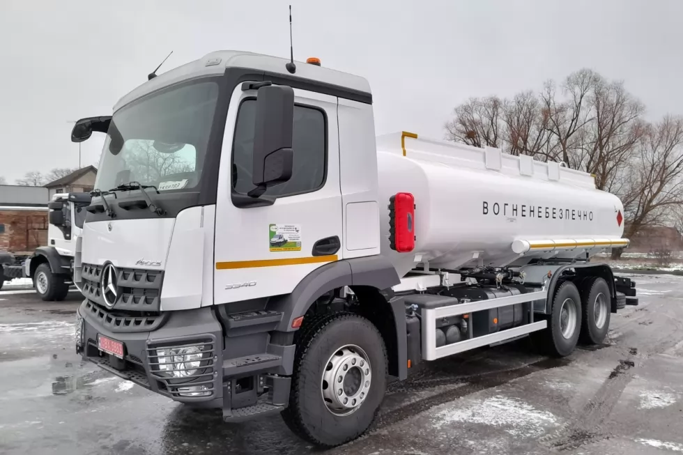 Виготовлено потужний бензовоз на базі Mercedes Benz Arocs, фото 5