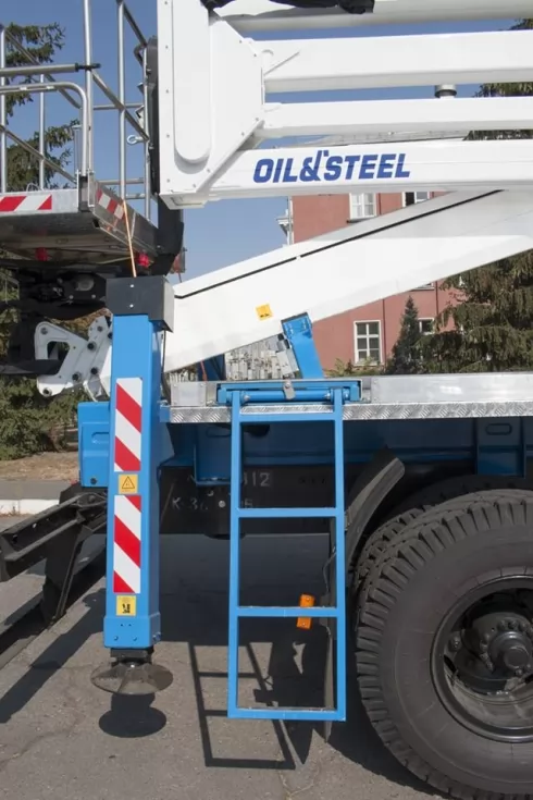 Інгулецький ГЗК придбав автовишку Oil & Steel Snake 2815 на базі КрАЗ-65053, фото 2